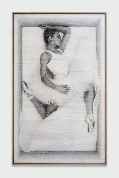 © JR，Ballet, Ballerina in crate #6, 2023。