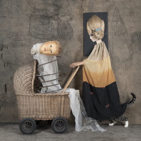 © 罗杰·拜伦（Roger Ballen），Follower，2018。图片提供 全摄影&一个艺术