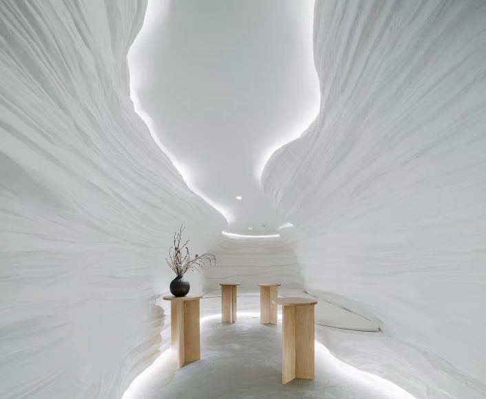 001-ksana-tea-house-a-cave-like-matcha-retreat-in-central-bangkok-plaza-1390x1142