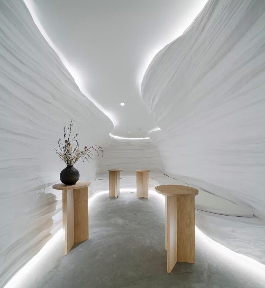 002-ksana-tea-house-a-cave-like-matcha-retreat-in-central-bangkok-plaza-1390x1512