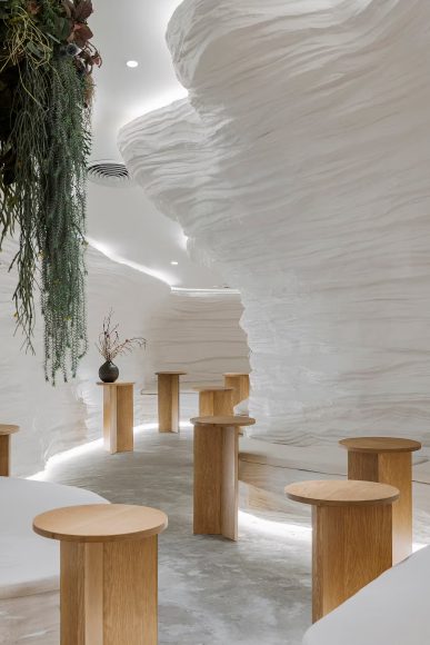 008-ksana-tea-house-a-cave-like-matcha-retreat-in-central-bangkok-plaza-1390x2085