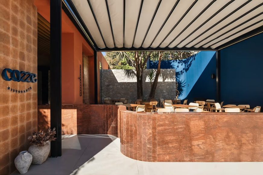 002-cozze-ristorante-recasts-italian-warmth-for-brasilias-urban-dining-1390x925