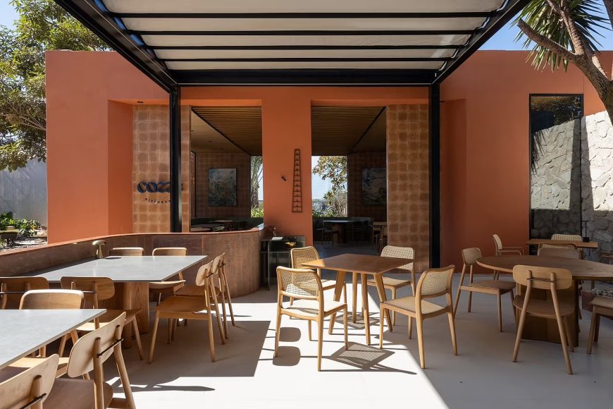 008-cozze-ristorante-recasts-italian-warmth-for-brasilias-urban-dining-1390x927