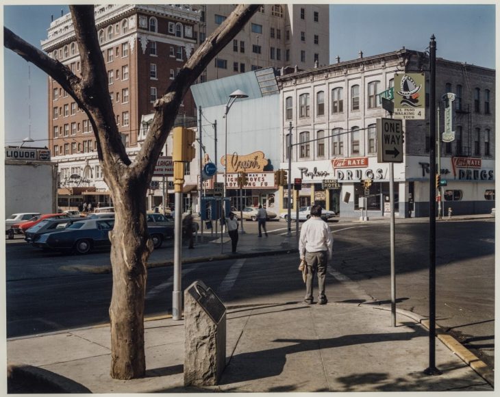 Stephen Shore, “El Paso Street, El Paso, Texas, July 5, 1975” (1975), photograph, chromogenic print. Museum purchase with funds donated by Scott Offen. © Stephen Shore, photograph © Museum of Fine Arts, Boston