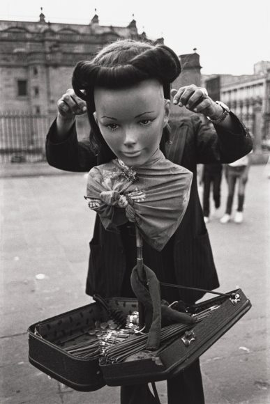 Yolanda Andrade, “La revisitación o nueva revelación” (1986), silver gelatin print. Museum purchase with funds donated by Elizabeth and Michael Marcus. © Yolanda Andrade, photograph © Museum of Fine Arts, Boston